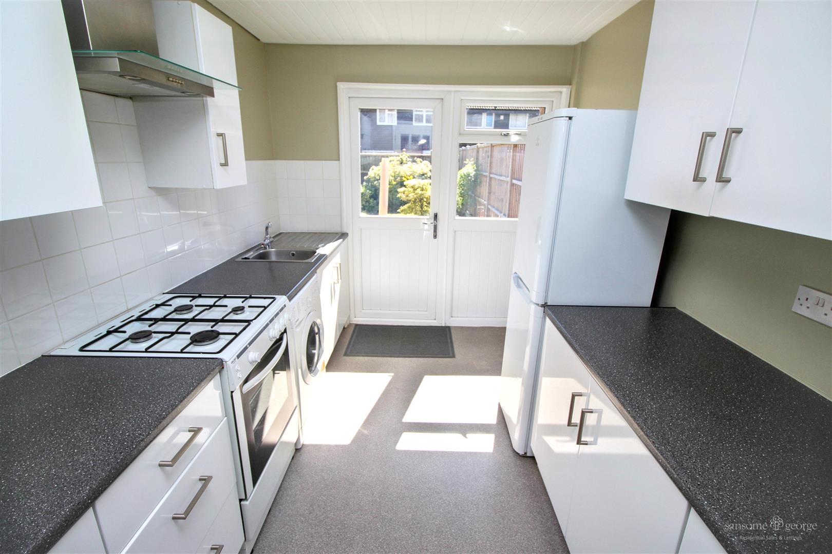 3 bed property in School Road, Reading